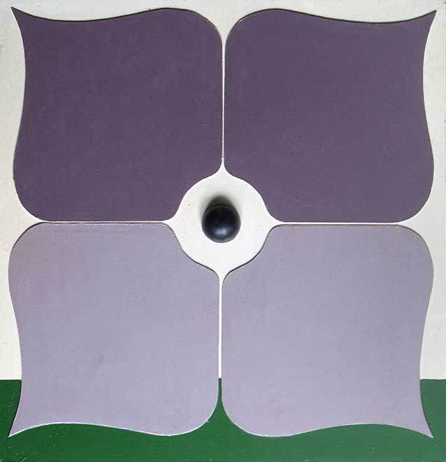 Ohne Titel, Ende 1960er-Jahre, 39 × 40 cm, Holzplatten und Kunststoffhalbkugel übereinandergeleimt, lackiert